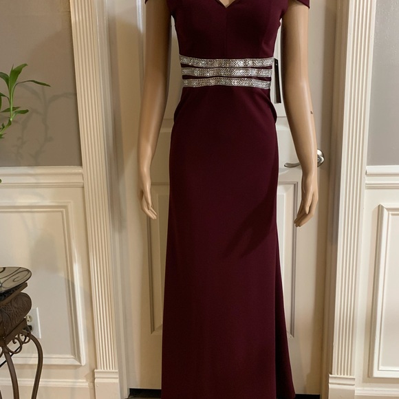 Women’s junior burgundy off- shoulder maxi length - Picture 5 of 11